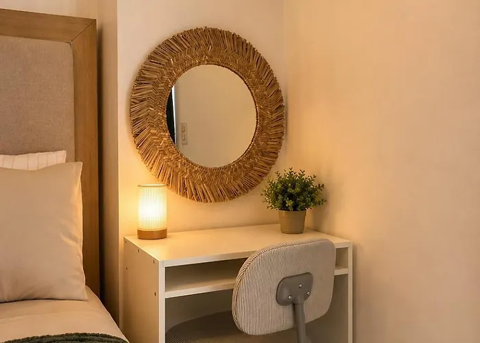 Chic & Cozy With Balcony By Venice Canal Bgc * Manila